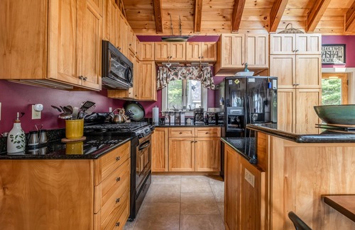 Beaver Cove Cottage | Grand View Lakefront Cottage - Amazing Sunset Views