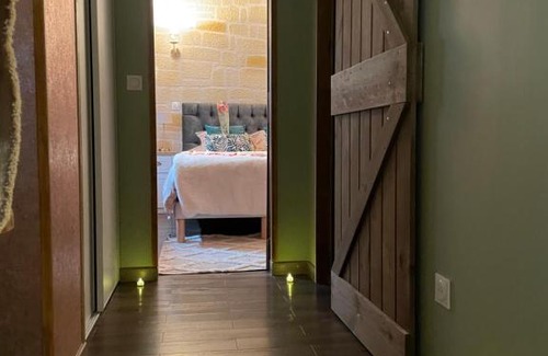 Saint-Amand-les-Eaux Bed & Breakfast | Grande chambre confortable