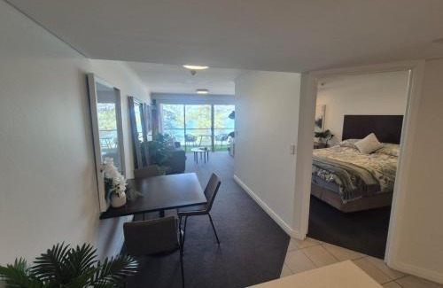 Manly Apartment | Grande Esplanade Studio - New bathroom