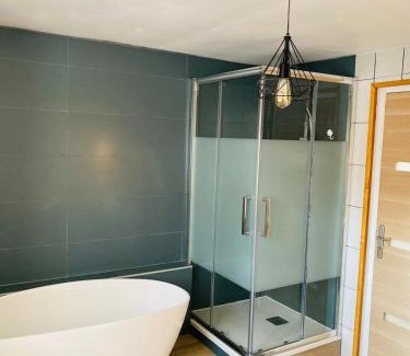 Montsecret-Clairefougere Villa | GRANDE MAISON DE VACANCES SPa