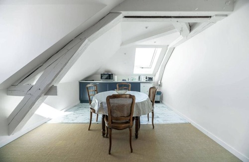 Gannat House | Grande Maison Design, jardin, patio et parking