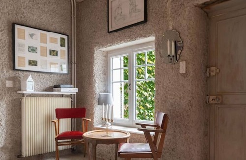 Creuzier-le-Neuf Cottage | Grande Maison design, terrasse, jardin, parking
