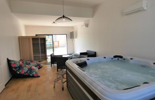 Saint-Lon-les-Mines House | Grande Villa Avec Jaccuzzi
