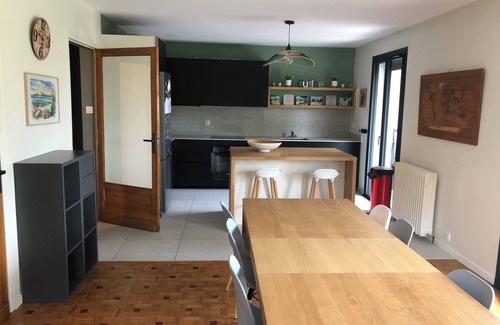 Sevrier House | Grande Villa Rénovée à 2 pas du Lac, Parking et Jeux