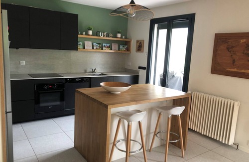 Sevrier House | Grande Villa Rénovée à 2 pas du Lac, Parking et Jeux