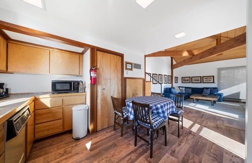 Idyllwild House | Grande Vista: Romantic Contemporary Cabin with Stunning Views