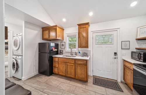 Grove Cottage | GrandLake*Kayak*Forest View*Firepit*King*Lakefront