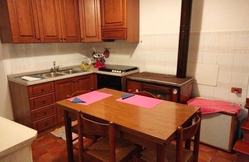 Casola in Lunigiana House | Grandma's House - Queen Room with Balcony