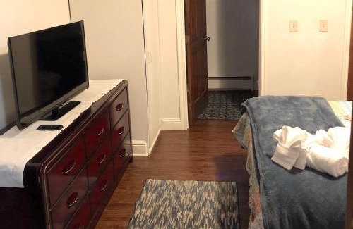 Mendenhaven House | Grandma's Suite - PRIVATE APARTMENT REDUCED PRICE ON TOURS