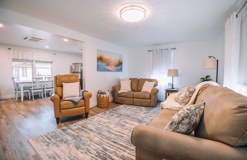 Sugarcreek House | Grandma’s Place - Steps from Downtown Sugarcreek