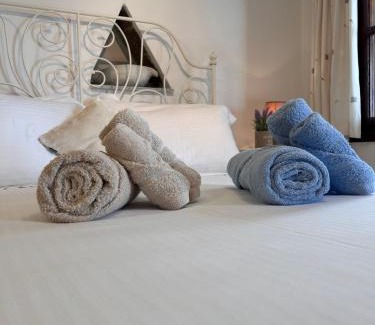 Agios Romanos House | Grandpa Simos' Traditional Guest House (B)