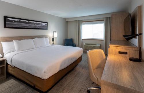 Cambridge Hotel | GrandStay Hotel & Suites