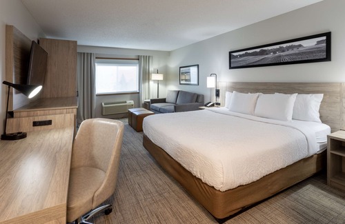 Cambridge Hotel | GrandStay Hotel & Suites