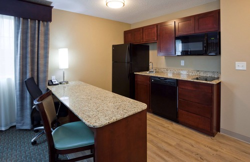 Glenwood Hotel | GrandStay Hotel & Suites