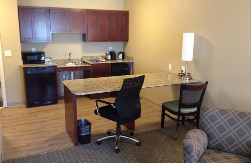 Glenwood Hotel | GrandStay Hotel & Suites