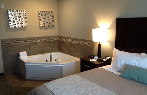 Glenwood Hotel | GrandStay Hotel & Suites