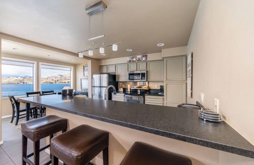 Chelan Condo | GrandView 403 -2 Bedroom Waterfront Condo