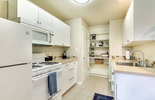 Vancouver Apartment | Grandview ADU - Stylish, comfortable, 1 bed/2 bath apartment close-in!