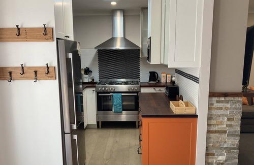 East Jindabyne House | Grandview Unit is in a quiet location close to lake beaches and mountain trails.