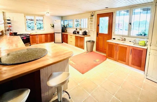 Saint-Pierre-le-Moutier Villa | Grange de Guiblain - Farmhouse villa w/ hot tub & patio