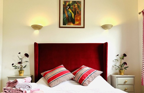 Saint-Pierre-le-Moutier Villa | Grange de Guiblain - Farmhouse villa w/ hot tub & patio