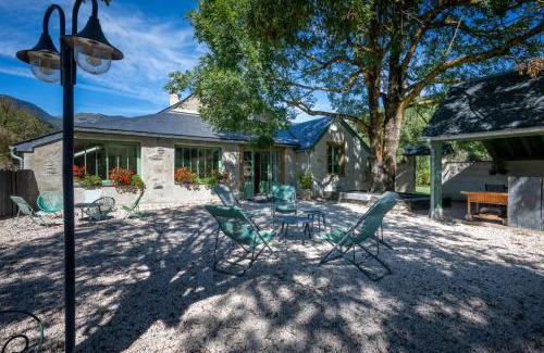 Arreau House | grange rénovée en gîte/maison/chalet
