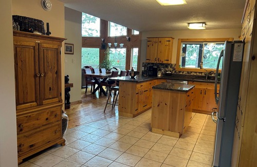 Temagami Ski Chalet | Granite Lake Chalet - waterfront Temagami/Hot Tub