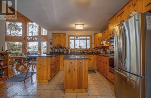 Temagami Ski Chalet | Granite Lake Chalet - waterfront Temagami/Hot Tub