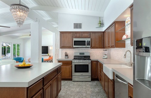 Vista Las Palmas House | Granito Gables! Midcentury Alexander! Pool! Spa! Fire Pit! Outdr Shower! Cabana!