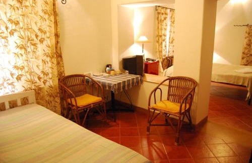 Anjuna Hotel | Granpa's Inn Hotel Bougainvillea