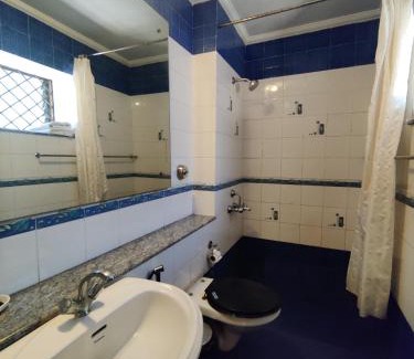 Anjuna Hotel | Granpa's Inn Hotel Bougainvillea