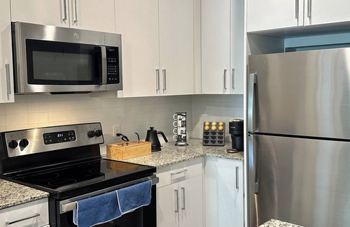 Boulevard Heights Apartment | Grant Park's Hidden Gem - Steps to Beltline & Zoo