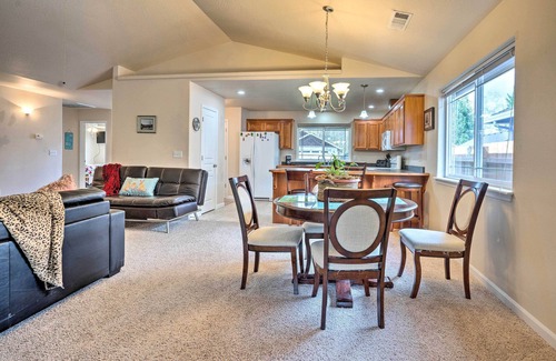 Grants Pass House | Grants Pass Home: 1 Mi to Downtown & Rogue River!