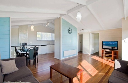 Merimbula Cabin | Grantys - 4 bedroom pet friendly house