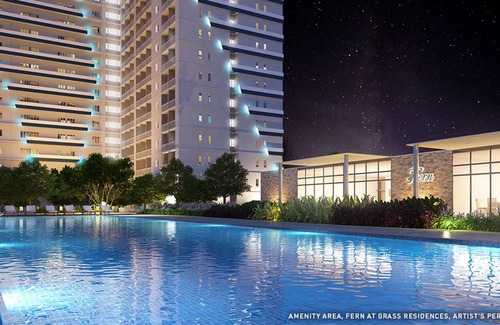 Project 8 Condo | Grass Residence Tower 3 20th With Balcony