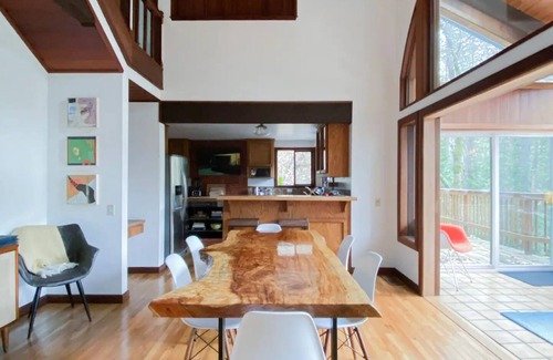 Cedar Ridge House | Grass Valley Treehouse Retreat near the Yuba River