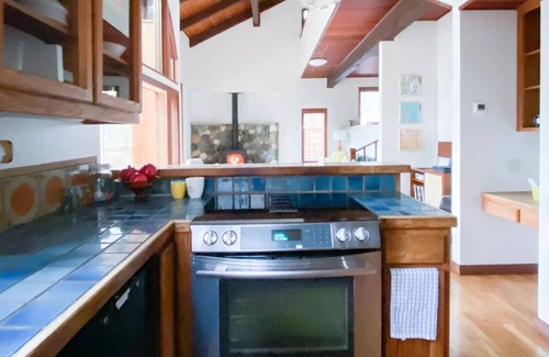 Cedar Ridge House | Grass Valley Treehouse Retreat near the Yuba River