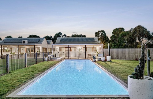 Torquay House | Grasslands Estate with Pool