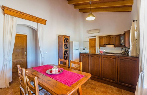 Sencelles Villa | GRAU PETIT Natural stone villa with swimming pool and Wi-Fi