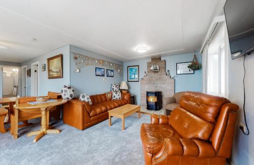 Coos Bay House | Gray Goose Beach Cottage