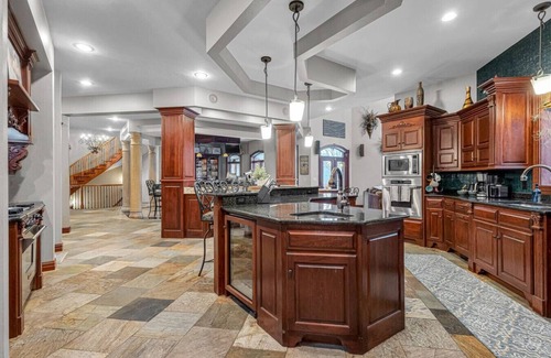 Krakow House | Gray Lake Villa -Sauna/Theater/9 bedroom/Sleeps 22