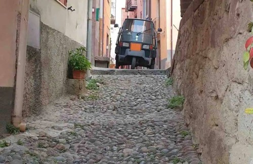 Bosa Historic Centre Apartment | Grazioso Appartamento nel Centro Storico di Bosa, Vicino al Castello Malaspina