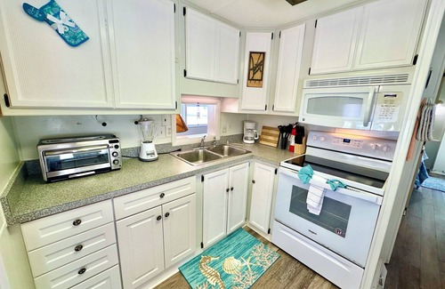 Nettles Island House | Great 1 bedroom 2 bath beach bungalow