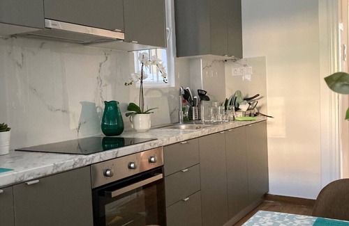 Omonia Condo | Great 2 Bedroom Apartment in Central Athens