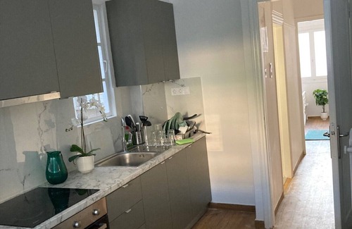 Omonia Condo | Great 2 Bedroom Apartment in Central Athens