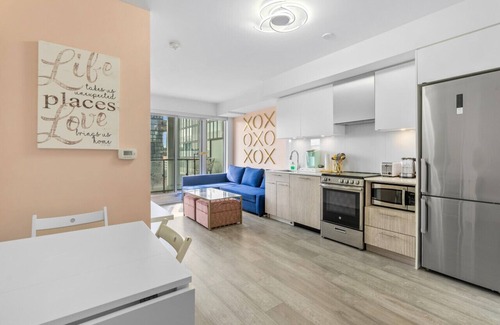 Garden District Apartment | Great 2Bd 1Bath Downtown Toronto