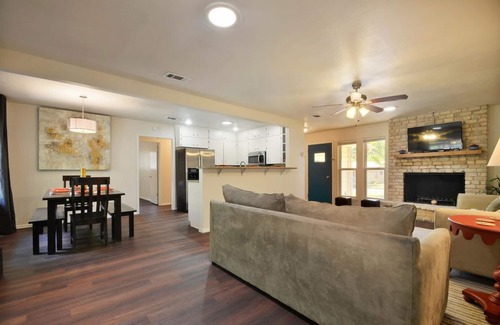 North Austin Civic Association House | GREAT 3 bed 2 bath home! Central Austin with large yard!