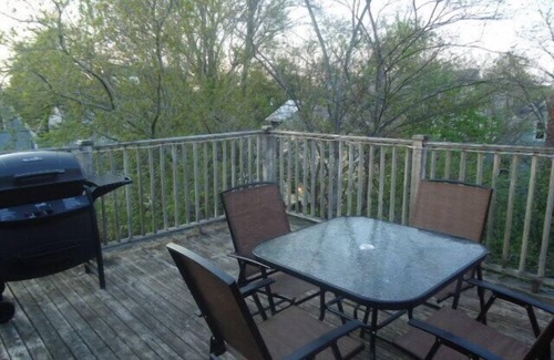 Queens Square Apartment | Great center of historic districts on Water Street