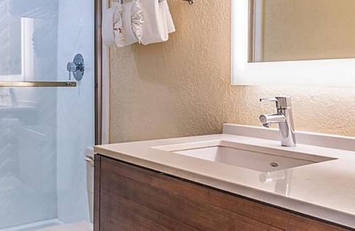 Miami Springs Hotel | Great Choice For Whatever Brings You To Town! Onsite Swimming Pool
