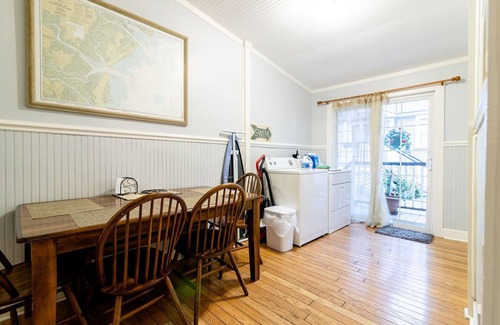 Dixon Park Condo | Great Downtown Condo With Pool!